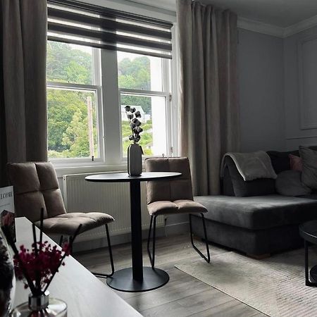 Modern 2-Bed Flat In Town Centre Apartment Оубън Екстериор снимка