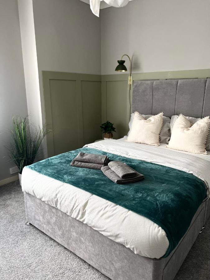 Modern 2-Bed Flat In Town Centre Apartment Оубън Екстериор снимка