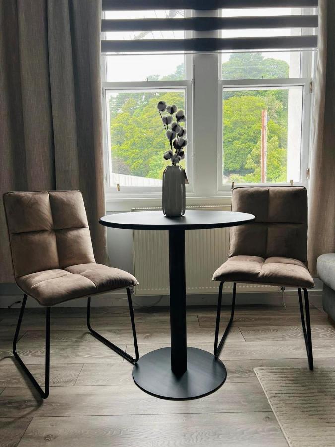 Modern 2-Bed Flat In Town Centre Apartment Оубън Екстериор снимка
